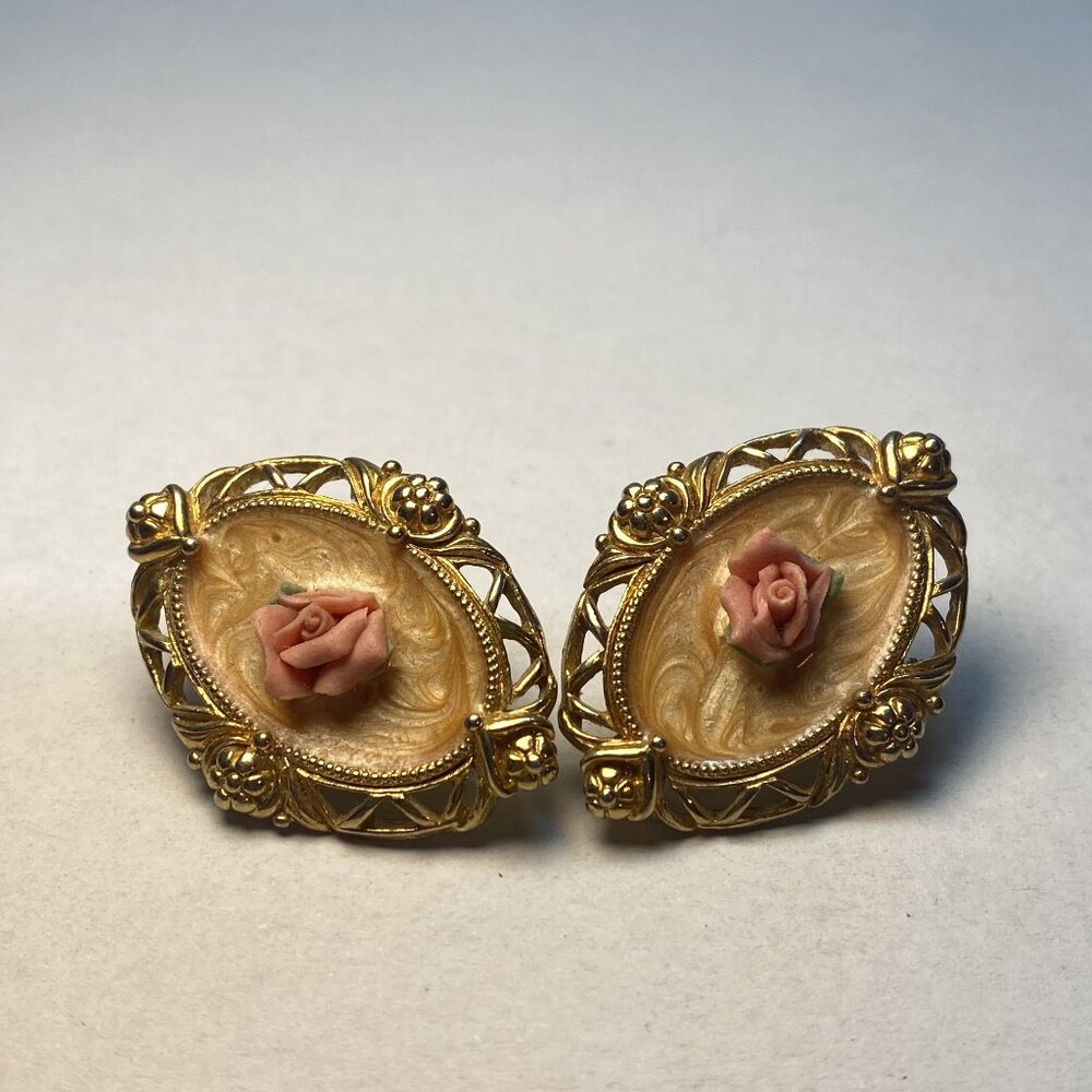 Avon Vintage Victorian Pink Rose Oval Earings